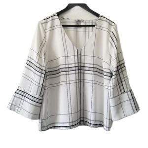 H&M black & white v-neck split sleeve blouse